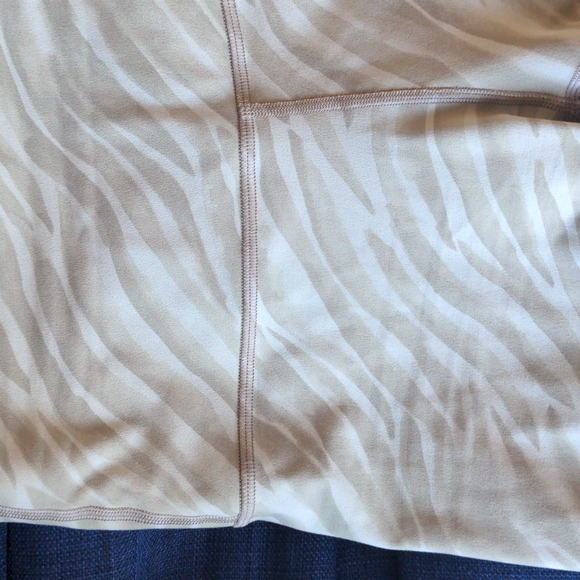 Lululemon align biker shorts - Picture 7 of 7